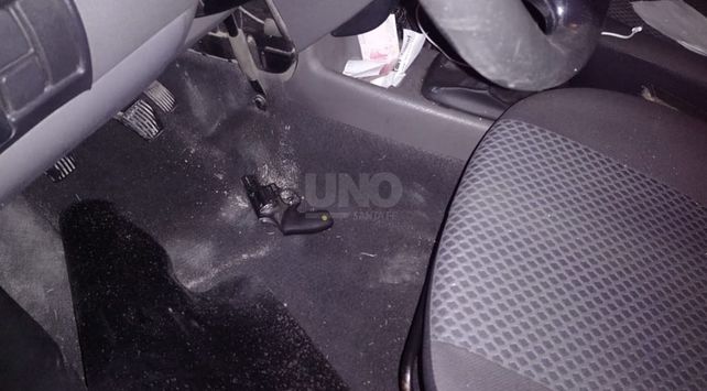 Los elementos hallados en el interior del vehículo.