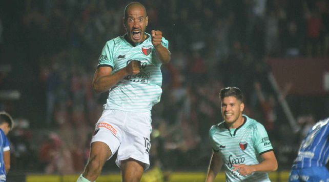 Colón lleva una leve ventaja sobre el Tomba en el historial