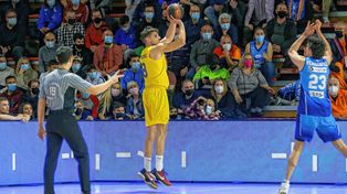 Laprovíttola brilló en la victoria de Barcelona en España