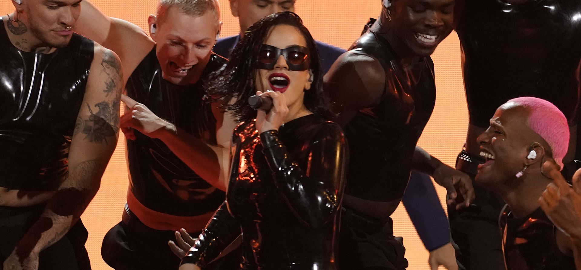Rosalía interpreta un popurrí en la 23º entrega anual de los Premios Grammy Latinos en el Mandalay Bay Michelob Ultra Arena el jueves, 17 de noviembre de 2022 en Las Vegas. (Foto AP/Chris Pizzello)