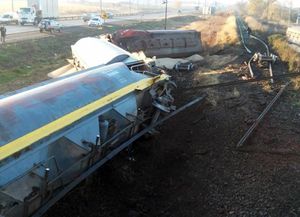 Descarriló un tren de carga en una vía con rieles rotos al costado de la ruta 34