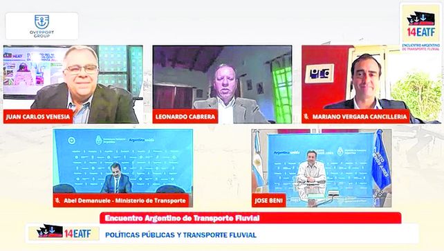 muchas voces. En uno de los paneles
