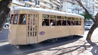 El tranvía histórico, construido en 1939, transitó las calles de Rosario hasta 1963.