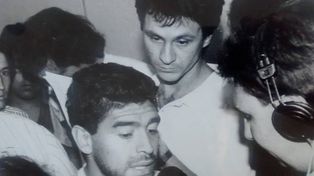 Diego Maradona, Bambino Pons y el cronista de La Capital.