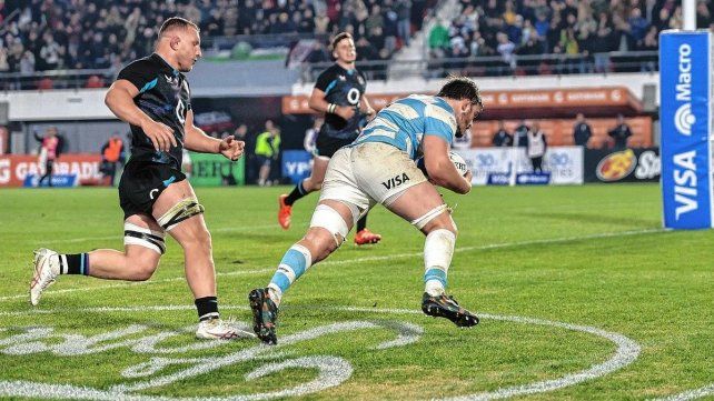 El segundo línea rafaelino Pedro Rubiolo viene de marcarle un try a los ingleses en La Plata.