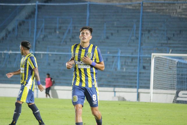 Tiago Ponce es reemplazado en el complemento. Fue quien abrió el camino al triunfo de la reserva canalla.