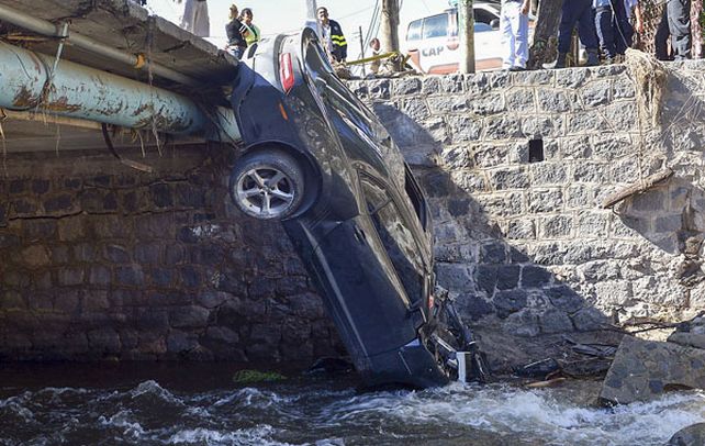 El auto cayó a un río cordobés.