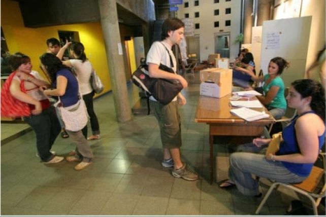 Siete de cada 10 egresados de UNER son mujeres