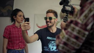 Martín Slipak en su rol de influencer en Pepper, todo por un like, disponible en Flow
