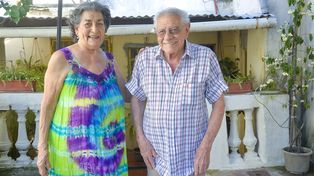 Fructuoso y Lidia contentos por el premio de Suerte UNO.&nbsp;