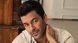 mariano martinez subio una foto dandole un beso a su novia y las seguidoras de lali no lo perdonaron