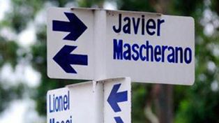 Mascherano esquina Messi, el sitio de reunión de los vecinos de un pueblo tucumano