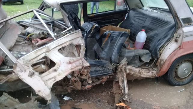 Una mujer, con múltiples fracturas, tras un choque frontal