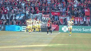 Colón fue una sombra y Rosario Central lo goleó 4-1 en el Brigadier López