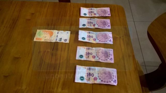Ingresó por una claraboya al shopping La Paz y robó dinero de los jueguitos