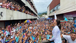 La opositora María Corina Machado durante uno de sus actos de campaña. Es la figura más popular de Venezuela. El régimen chavista le retiró sus derechos políticos.&nbsp;