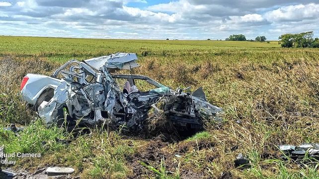 Impresionante choque, dejó a un conductor con una fractura de tobillo