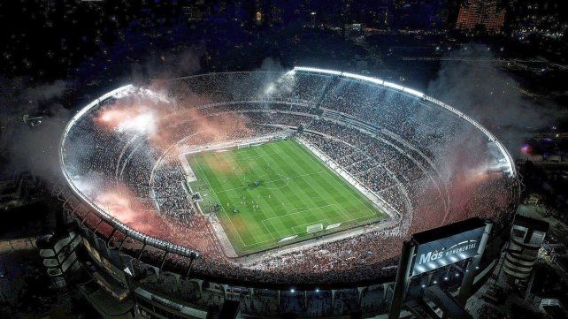 La Conmebol está inspeccionando el Monumental para definirlo como sede de la final.