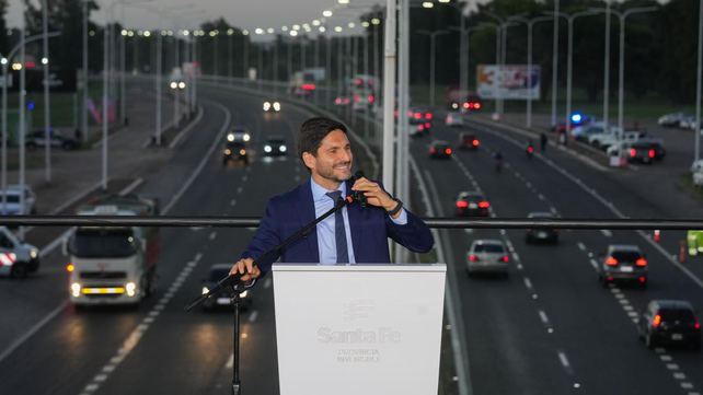 El gobernador Maximiliano Pullaro durante el habilitación del tercer carril en la autopista a Santa Fe