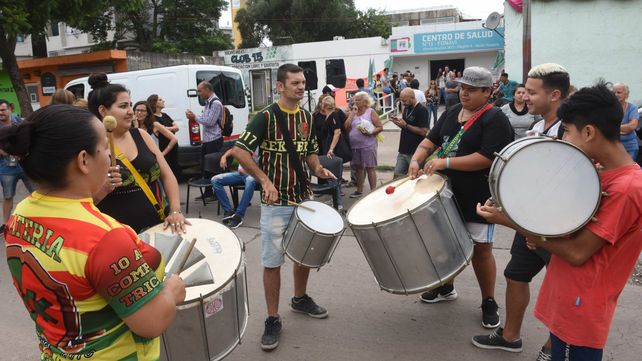 Ruidosa concentraci&oacute;n. Los problemas se visibilizaron frente al Centro de Salud N&ordm; 13
