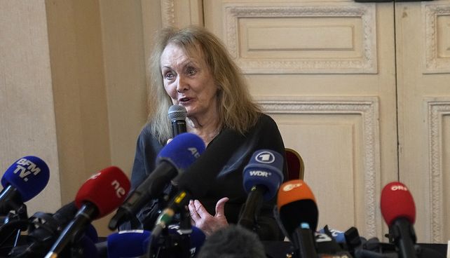 La escritora francesa Annie Ernaux fue galardonada este jueves con el Premio Nobel de Literatura.&nbsp;