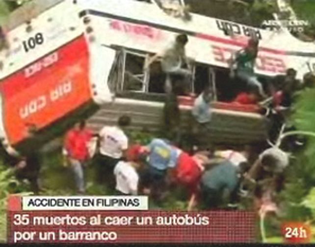 Al menos 40 muertos por un accidente de autob&uacute;s en Filipinas