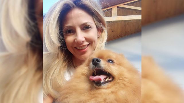 Fabiola Yañez y su mascota