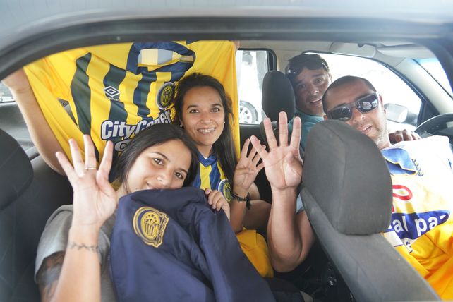 Los hinchas de Central le pusieron color a la autopista a Córdoba