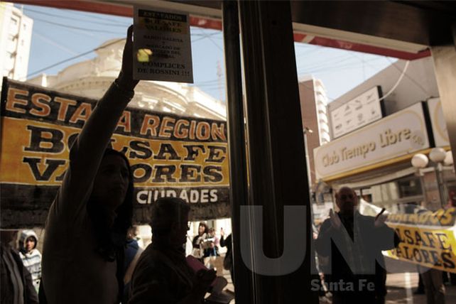 Bolsafé: los damnificados protestaron en Tribunales