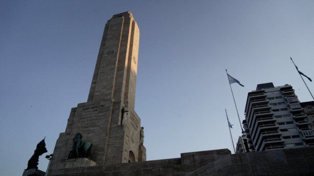 El Monumento a la Bandera sufrió el robo de varios elementos.