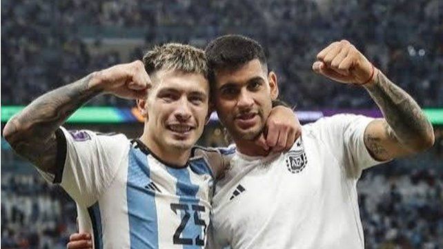 De lo sublime a lo ridículo: Neville volvió a cuestionar a la dupla central argentina