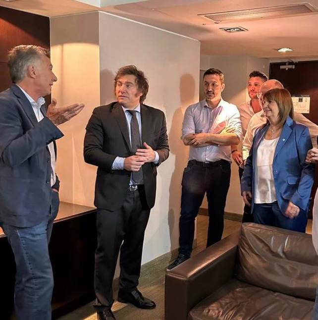 Milei, Macri y Bullrich, en una negociaci&oacute;n a varias bandas sobre el armado del nuevo gobierno.&nbsp;