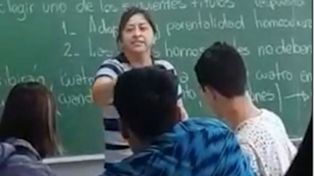 Una mujer atacó a trompadas a un chico en un aula de secundario al acusarlo de hacerle bullying a su hijo