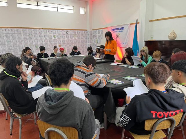 Granadero Baigorria: El laboratorio de poesía reunió a jóvenes bajo la propuesta Un futuro inquietante