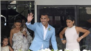 El domingo le vaciaron la casa a Tevez mientras se casaba en Uruguay