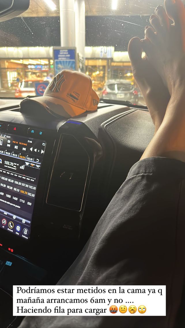 En redes, Nicole Neumann se quejó sobre las filas para cargar nafta un domingo a la noche.