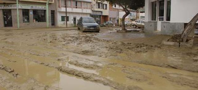 Tres muertos por un alud que arras&oacute; a Comodoro Rivadavia