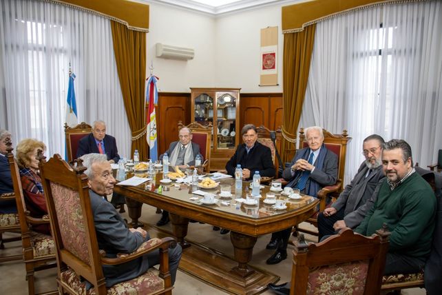 Funcionarios de confianza del gobernador y los ministros de la Corte provincial conversaron a agenda abierta.