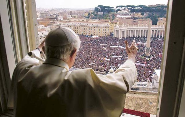 “Estaremos siempre cerca”. El Papa se dirigió a los fieles desde la ventana de su estudio