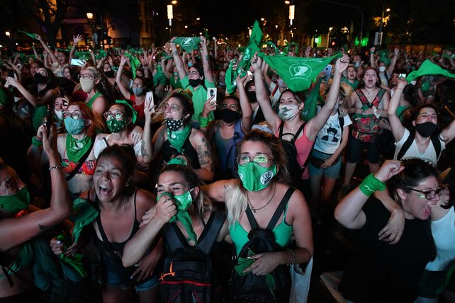 Histórico: el Senado convirtió en ley la legalización del aborto