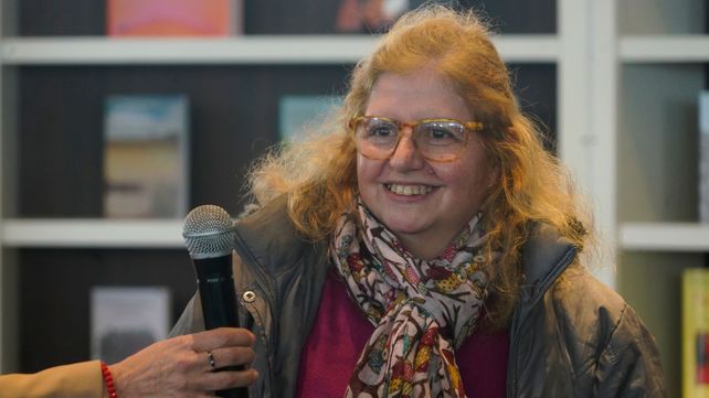La escritora rosarina Beatriz Vignoli estará a cargo del discurso inaugural de la Feria del Libro de Rosario