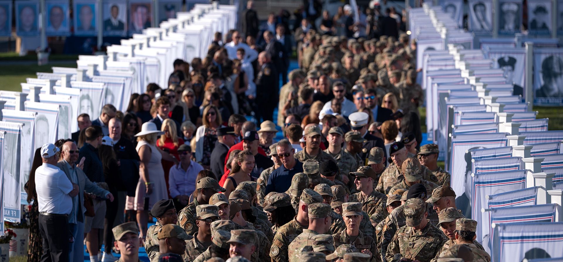 Los asistentes esperan para entrar a un evento de Steel Across America organizado por la Fundación Tunnel to Towers en la Ellipse, el martes 8 de septiembre de 2026, en Washington. (Foto AP/Mark Schiefelbein) Los asistentes esperan para entrar a un evento de Steel Across America organizado por la Fundación Tunnel to Towers en la Ellipse, el martes 8 de septiembre de 2026, en Washington. (Foto AP/Mark Schiefelbein)