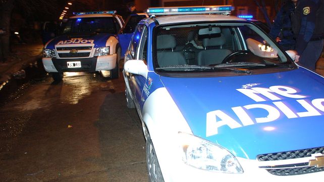 La policía incautó dos armas y detuvo a dos hombres