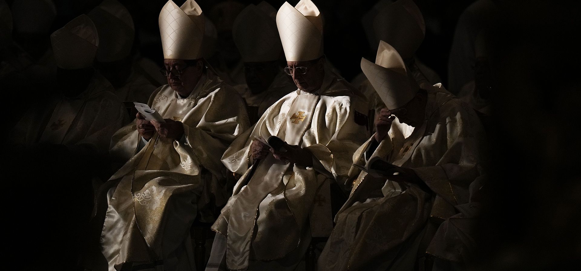 Los cardenales asisten a una misa con el Papa Francisco en la Basílica de San Pedro en el Vaticano, el viernes14 de octubre de 2022. El Papa Francisco conmemora el 60 aniversario de la apertura del Concilio Vaticano II al celebrar una Misa en honor a San Juan XXIII, el
