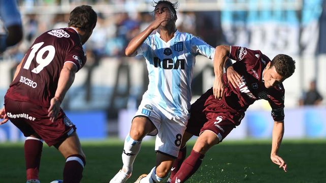 Racing goleó a Lanús, que preservó titulares