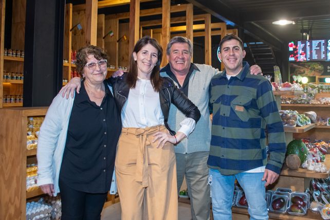 Beatriz Montechiani, Vanesa, Matías y Mario Moreno