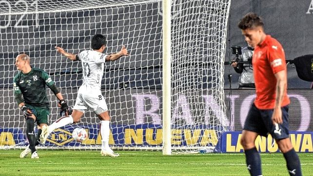 El gol de Pulga Rodríguez a Sosa