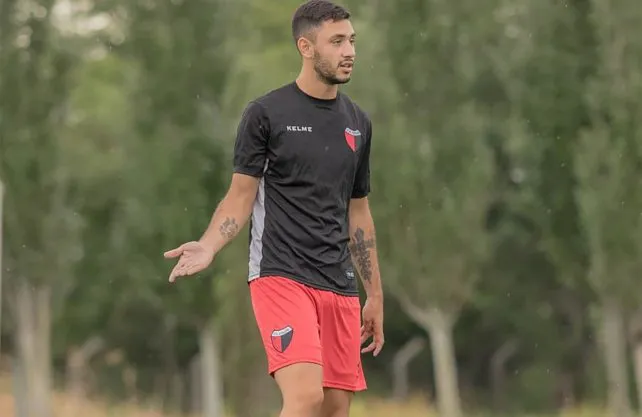 El delantero de Colón Tomás Sandoval negocia la extensión de su contrato.