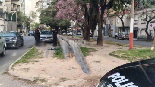 Hallaron a un chico de unos 10 años tirado en bulevar Pellegrini y sospechan consumo de sustancias