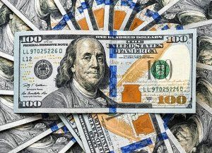 El dólar oficial subió 1,50 pesos y cotiza a 831 pesos